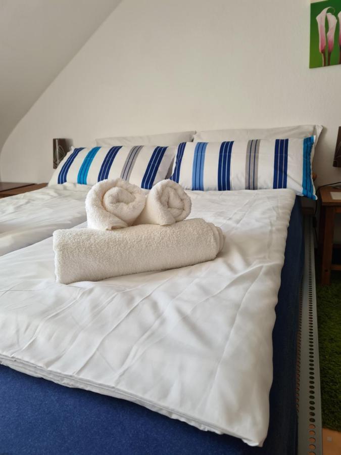 Ferienwohnung Шветцинген Екстер'єр фото